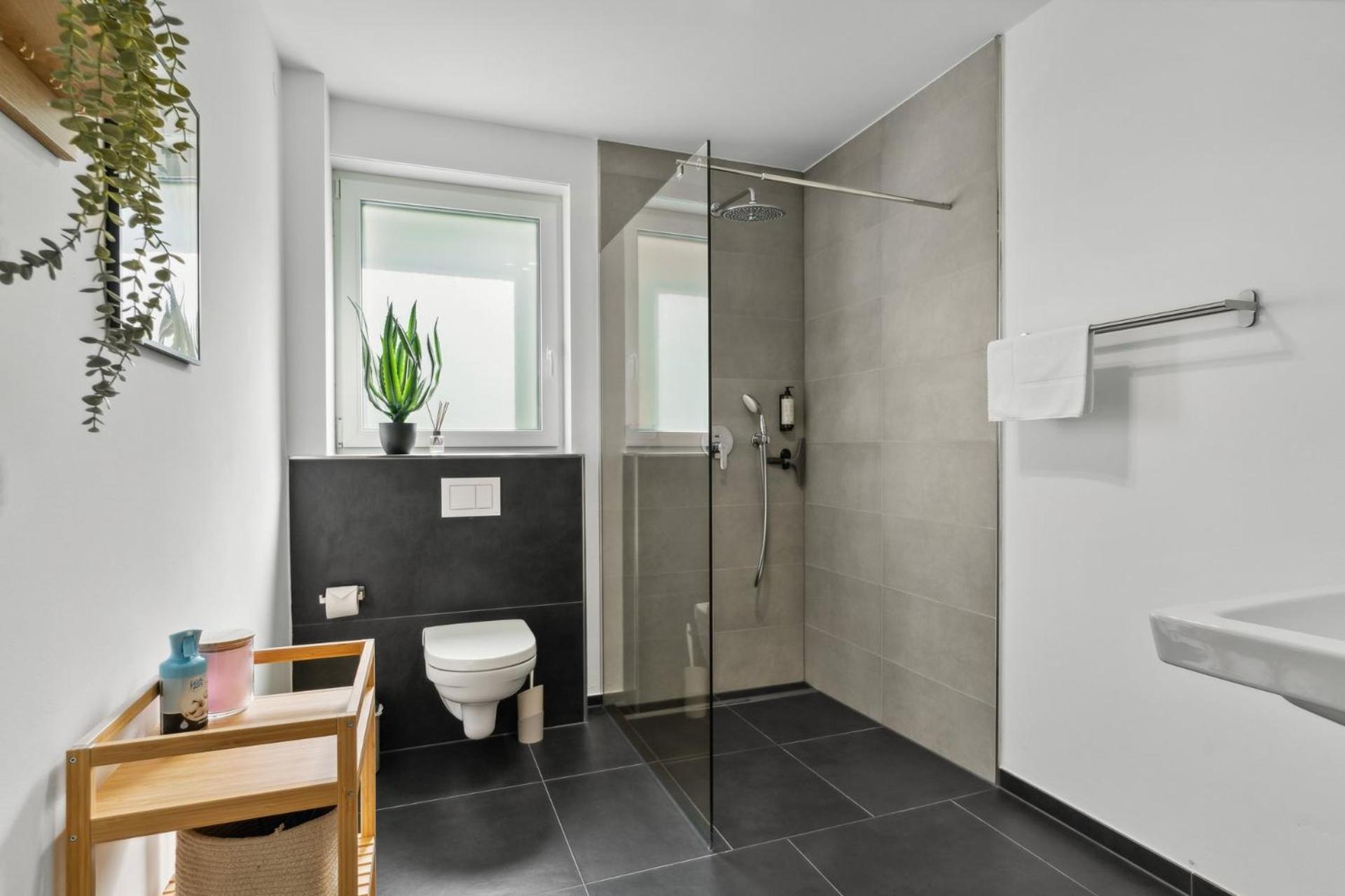 Zwei Apartments Fuer Bis Zu 8 Personen Zentral, Modern, Mit Terrasse & Balkon ビーレフェルト エクステリア 写真