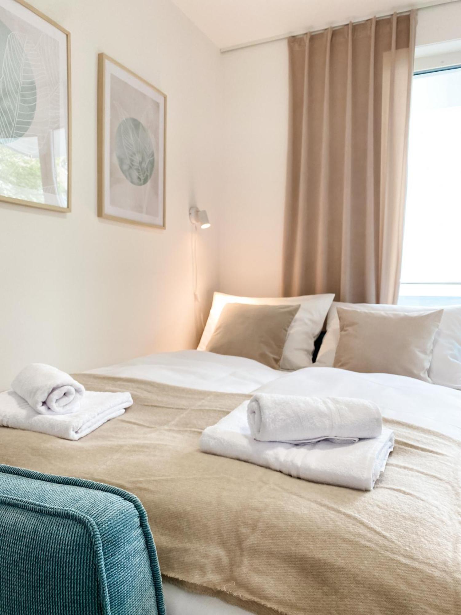 Zwei Apartments Fuer Bis Zu 8 Personen Zentral, Modern, Mit Terrasse & Balkon ビーレフェルト エクステリア 写真
