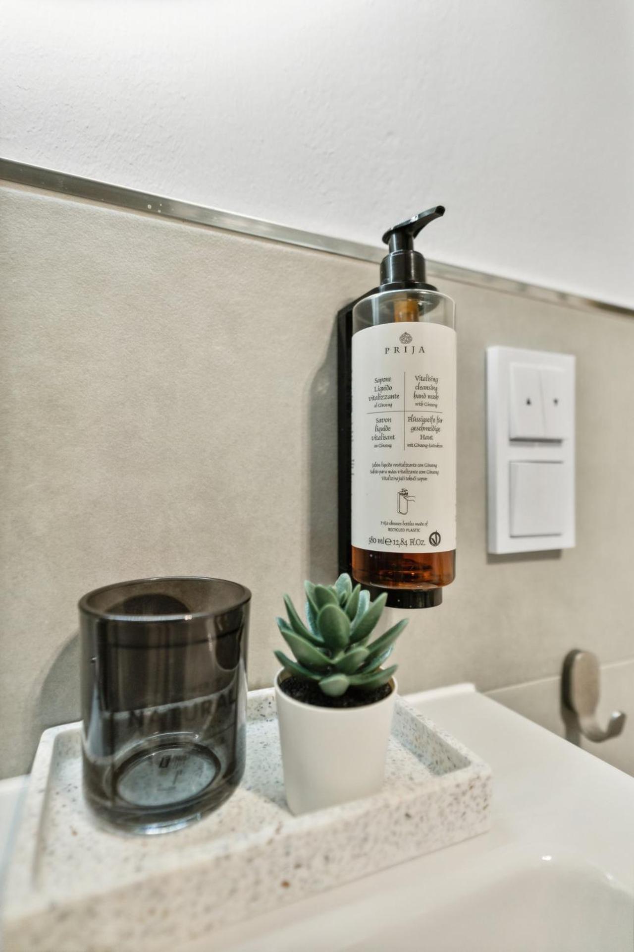 Zwei Apartments Fuer Bis Zu 8 Personen Zentral, Modern, Mit Terrasse & Balkon ビーレフェルト エクステリア 写真