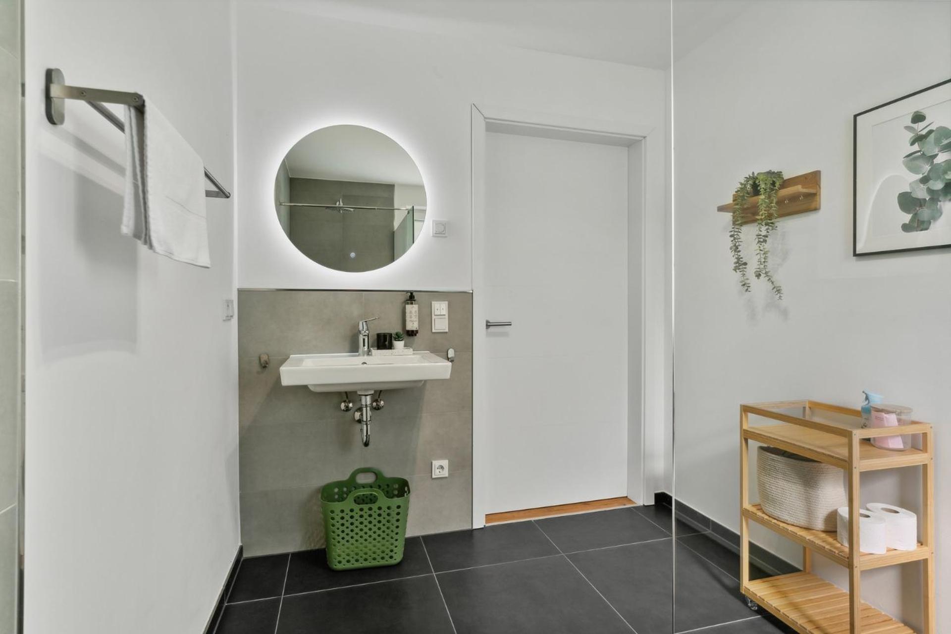 Zwei Apartments Fuer Bis Zu 8 Personen Zentral, Modern, Mit Terrasse & Balkon ビーレフェルト エクステリア 写真
