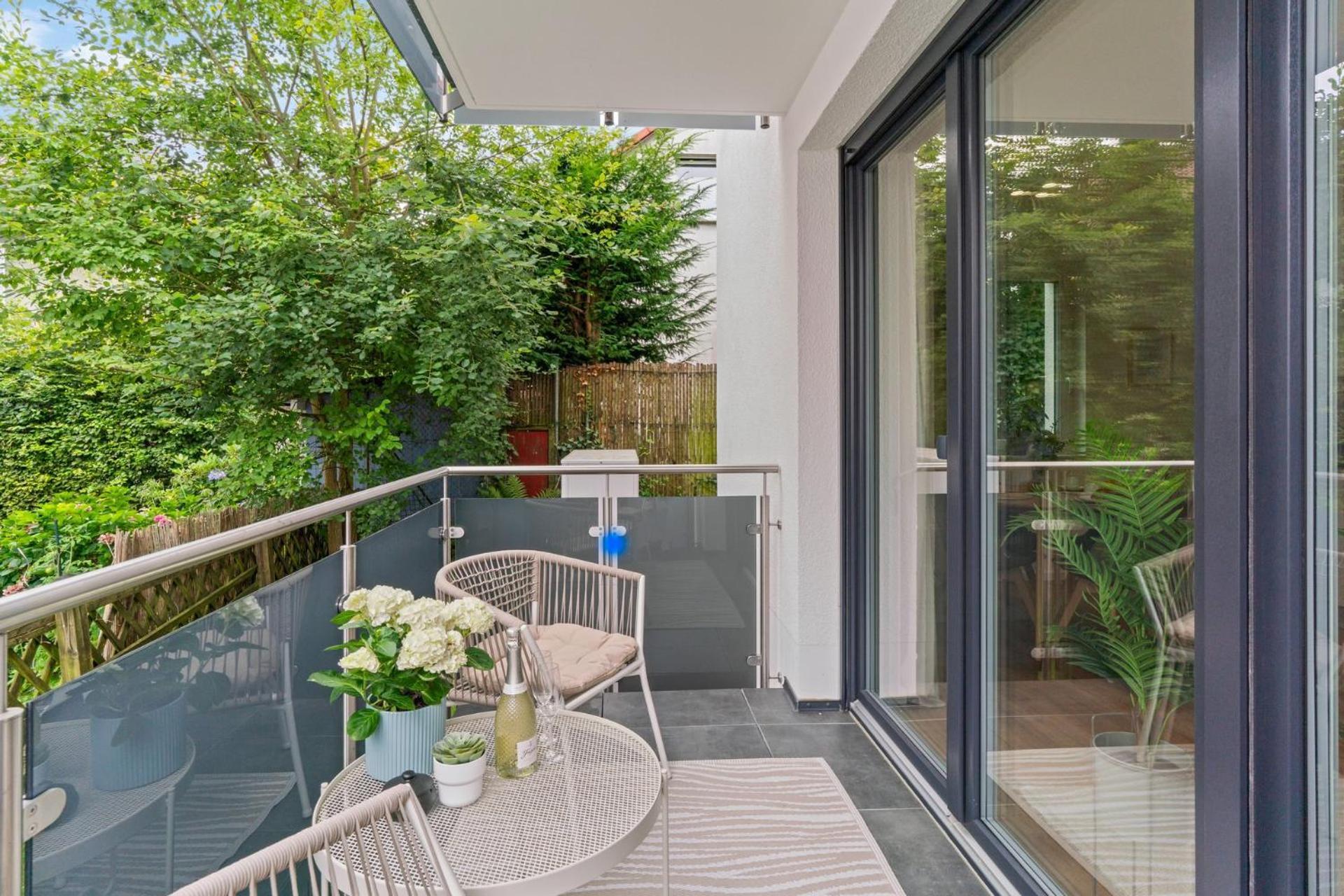 Zwei Apartments Fuer Bis Zu 8 Personen Zentral, Modern, Mit Terrasse & Balkon ビーレフェルト エクステリア 写真